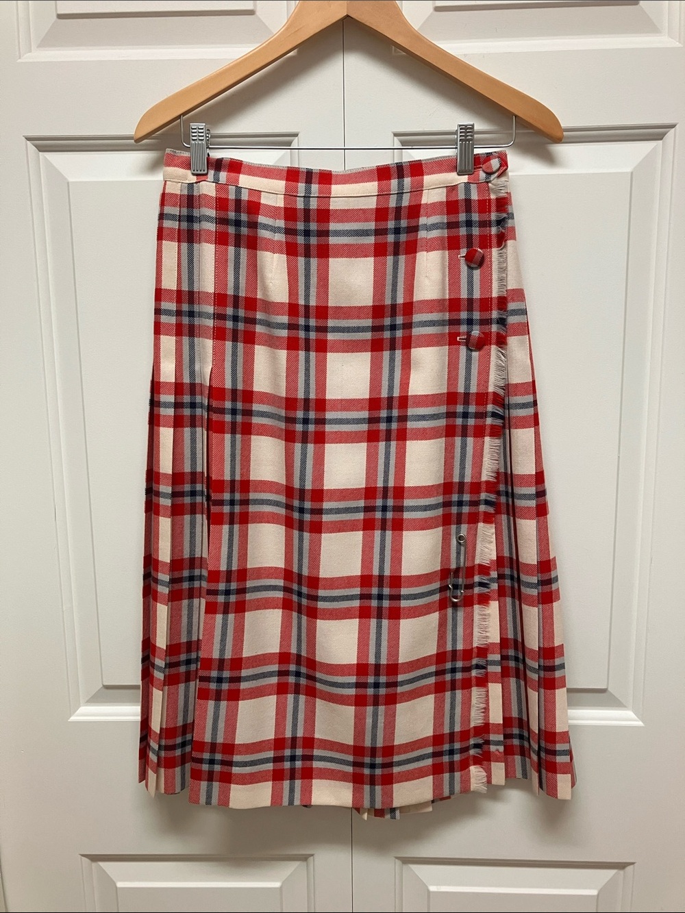 Vintage Surrey Classics plaid tartan kilt wrap skirt, red & blue on off white